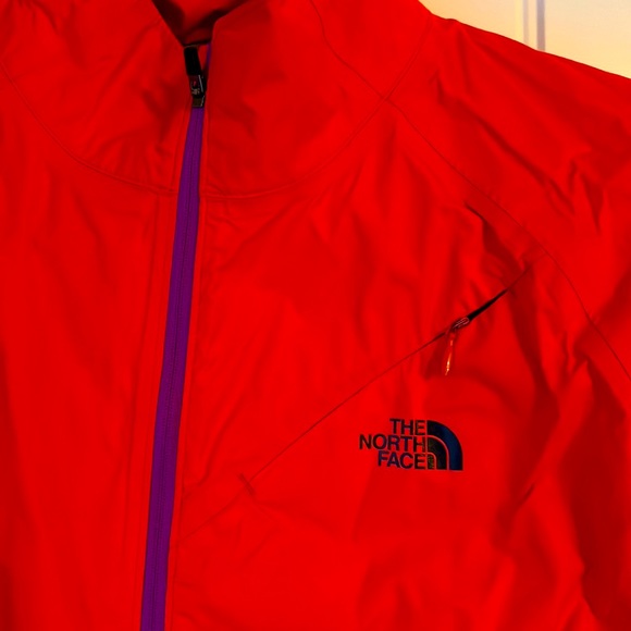 North face shell in coral - Picture 2 of 4